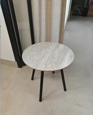 Conjunto sillón, reposapiés, mesa y lámpara