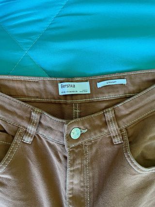 Vaqueros marrón claro Bershka talla S