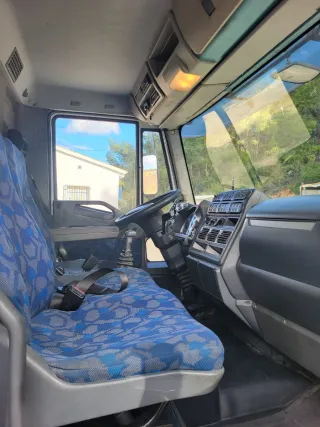 Camión Iveco Eurocargo 180 cv semitauliner