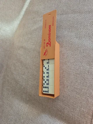 Juego mesa, domino nuevo