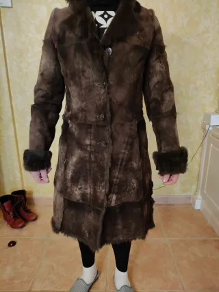 Abrigo de cuero y piel de conejo