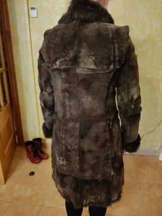 Abrigo de cuero y piel de conejo