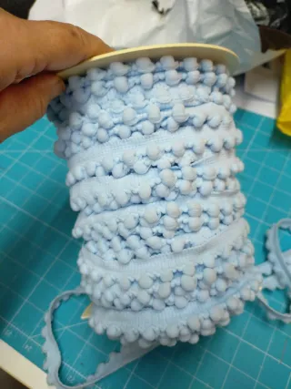 Rollo de madroños azul claro