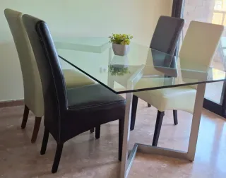 Juego de 4 sillas de piel en muy buen estado