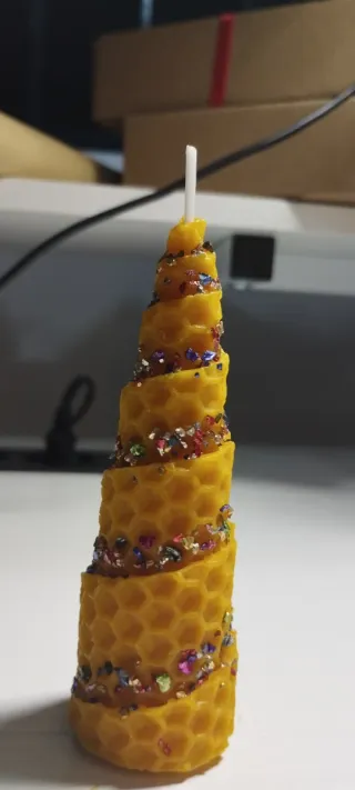 Velas de miel artesanales con piedras turquesa etc