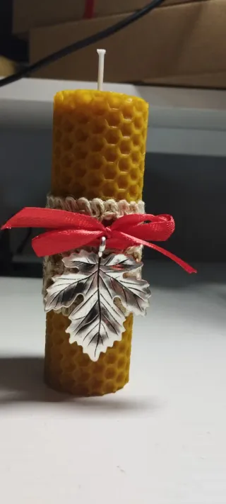 Velas de miel artesanales con piedras turquesa etc