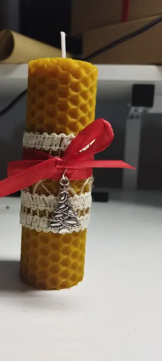 Velas de miel artesanales con piedras turquesa etc