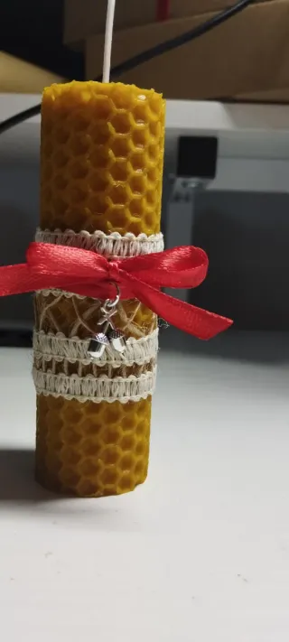 Velas de miel artesanales con piedras turquesa etc