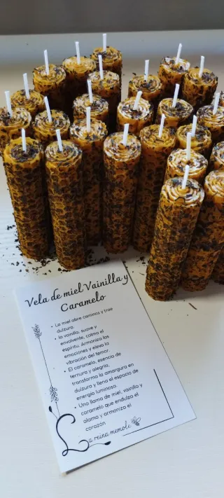 Velas de miel artesanales con piedras turquesa etc