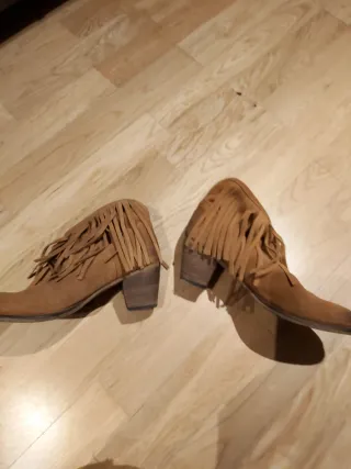 Botines de ante con flecos