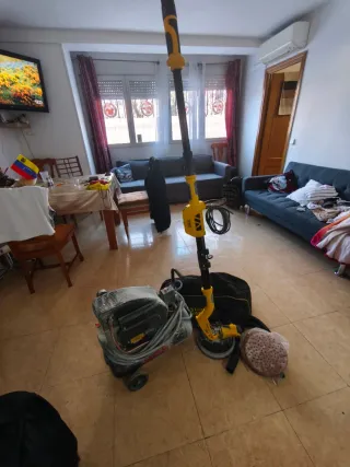 Compresor y lijadora Stanley LED portátil