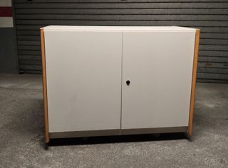 Mueble auxiliar con estantes