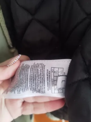 Parka Guess verde militar forrada Talla L perfecta