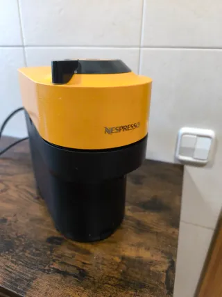 Cafetera Nespresso Amarilla