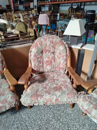 CONJUNTO DE SOFÁ Y DOS SILLONES