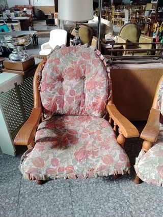 CONJUNTO DE SOFÁ Y DOS SILLONES