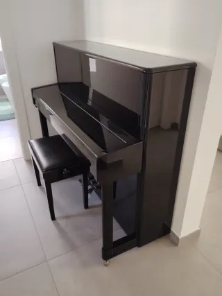 Pianoforte a muro Schulmann nero lucido