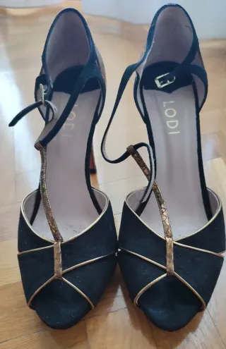 Sandalias tacón negras y doradas T.39