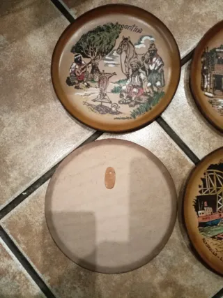 4 Piatti in Pelle Incisi Argentina