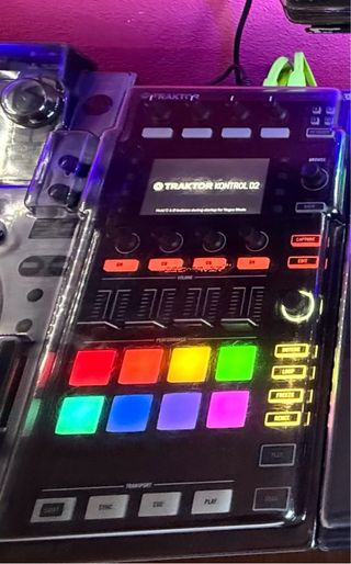 Traktor Kontrol D2, pareja