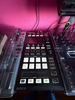 Traktor Kontrol D2, pareja