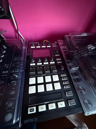 Traktor Kontrol D2, pareja