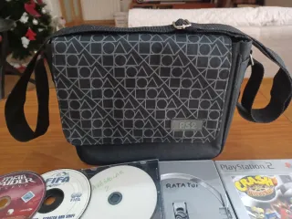 Consola PS2 com 2 comandos e 8 jogos