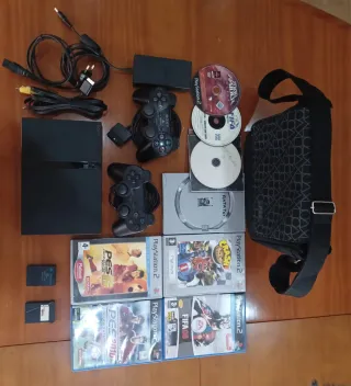 Consola PS2 com 2 comandos e 8 jogos