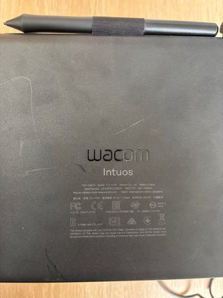 Wacom Intuos Tableta Gráfica y Lápiz