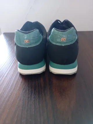 Zapatillas negras y verde azulado