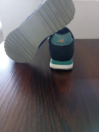 Zapatillas negras y verde azulado