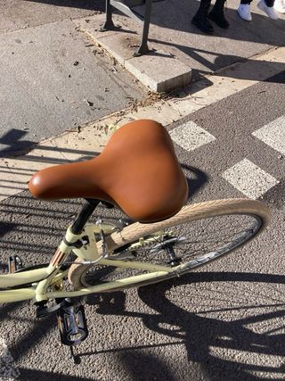 Bicicleta urbana amarilla