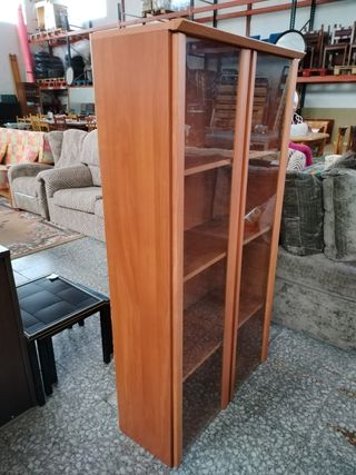 VITRINA CON PUERTAS DE CRISTAL