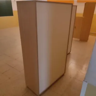 Estantería modular blanca y madera