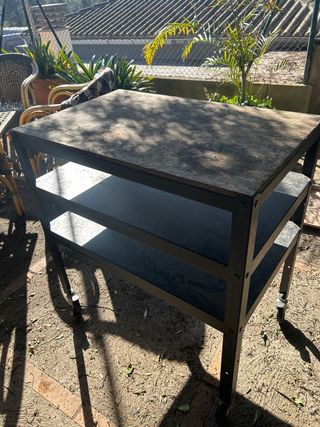 Mesa auxiliar con ruedas