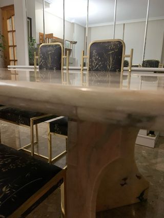 Mesa comedor mármol y 6 sillas pan de oro.