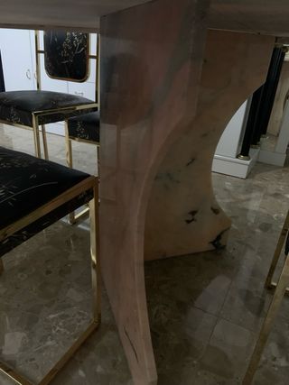 Mesa comedor mármol y 6 sillas pan de oro.