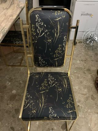 Mesa comedor mármol y 6 sillas pan de oro.