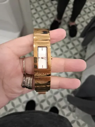 Reloj DKNY Dorado y Blanco SIN PILAS