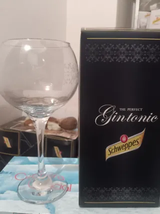 Copa de Gintonic Schweppes Cristal