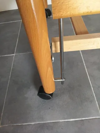 Cuna para bebé de madera barnizada