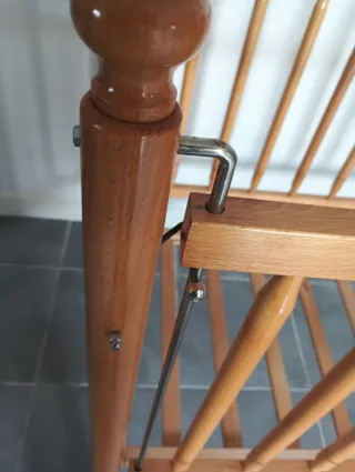 Cuna para bebé de madera barnizada