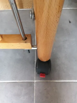 Cuna para bebé de madera barnizada