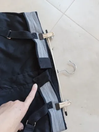 Pantalón tobillero negro Mango