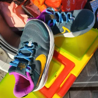 Deportivas Nike niño talla 27