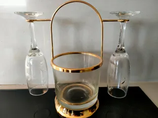 Juego cubitera y copas color oro