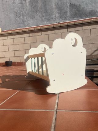 Cuna de juguete de madera