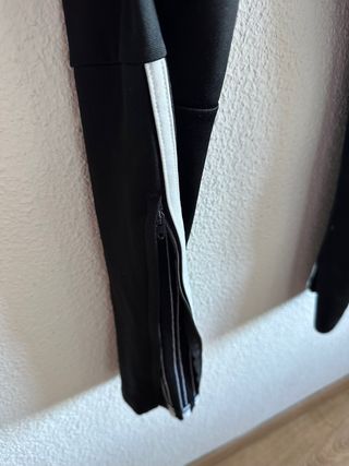 Pantalón Adidas Negro con Rayas Blancas