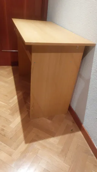 Escritorio madera con cajón y cajonera