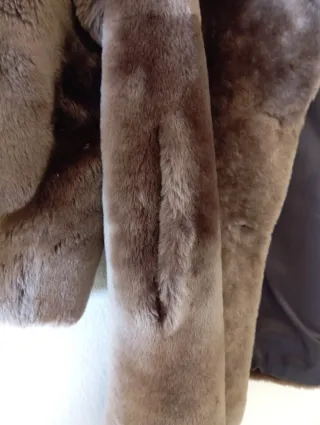 Abrigo piel mutón auténtico marrón